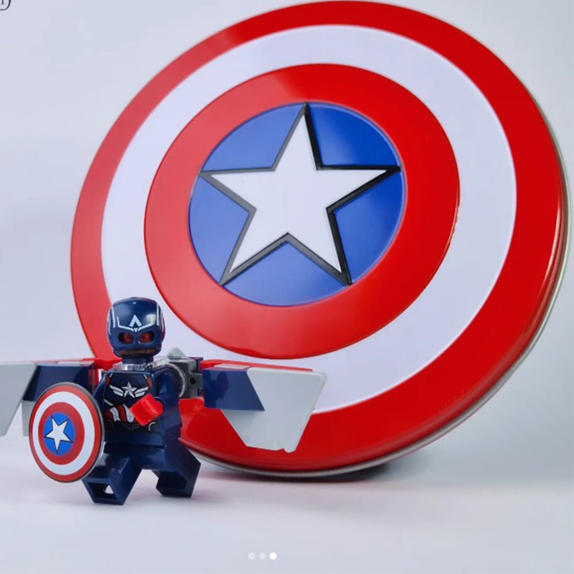 LEGO Marvel Captain America Minifigure & Shield Metal Tin Box 242506 | New Factory Sealed